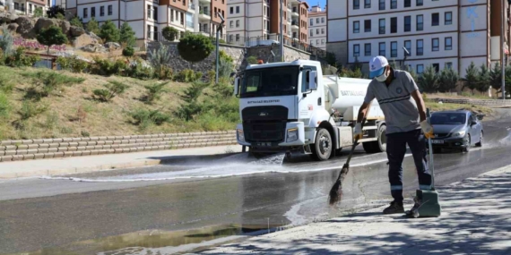 Battalgazi’de Temizlik Çalışmaları Farklı Noktalarda Devam Ediyor
