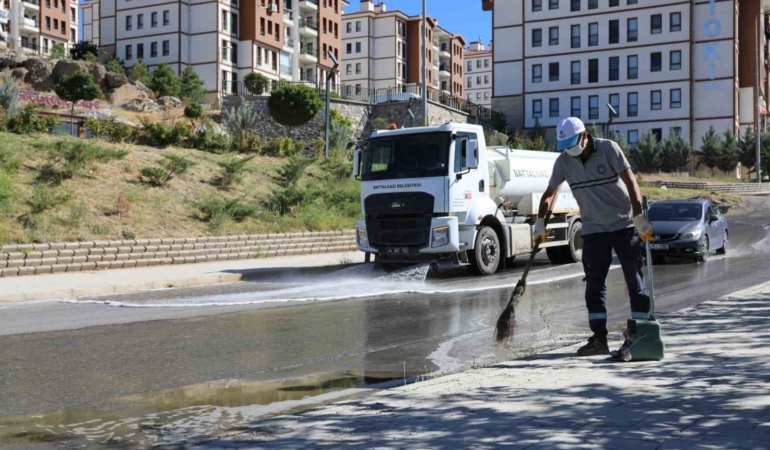 battalgazide-temizlik-calismalari-farkli-noktalarda-devam-ediyor-gZL3yl8j.jpg