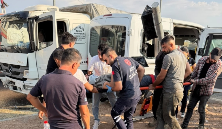 bugday-yuklu-kamyon-ve-minibus-carpismasi-6-yarali-iAn8BNII.jpg