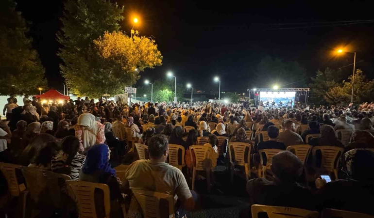 cermikte-melike-belkis-kaplicalari-festivali-renkli-anlara-sahne-oldu-cGMjFFOK.jpg