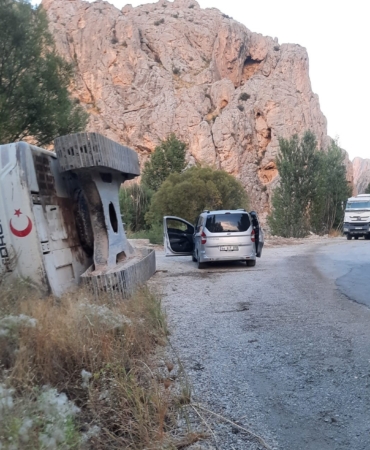 darendede-is-makinesi-kaza-sonucu-devrildi-huRuTJS2.jpg