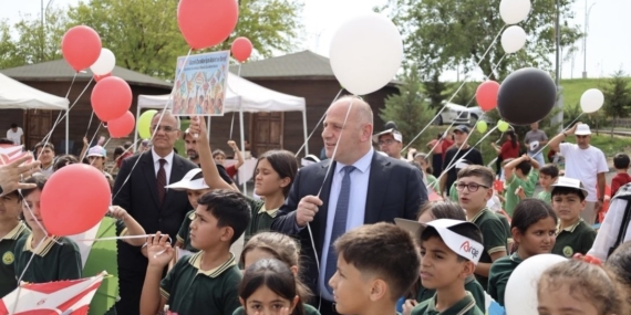 Diyarbakır’da Renkli Uçurtma Şenliği Coşkusu