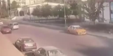 diyarbakirda-trafik-kazasi-guvenlik-kameralarina-yansidi-TC9yeBYg.jpg
