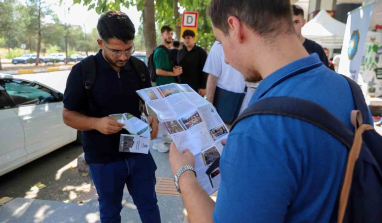 diyarbakirda-universite-ogrencilerine-hosgeldin-standi-ile-karsilama-programi-M6Vmq4iu.jpg