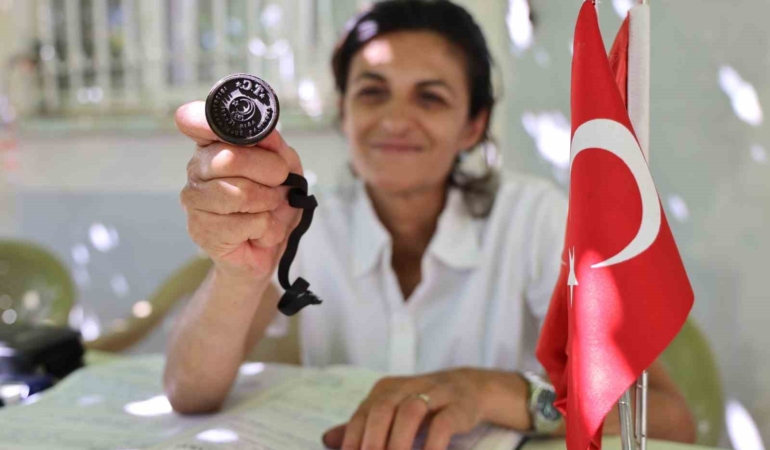 elazig-aginda-23-yildir-gorevde-olan-kadin-muhtar-3tMJh8gH.jpg