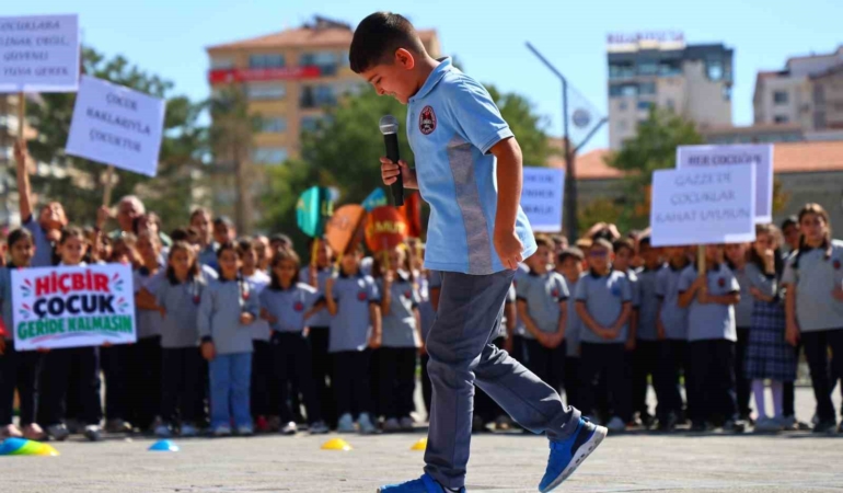 elazig-ogrencilerinin-gazzeli-akranlari-icin-dayanisma-etkinligi-yQgLuRlT.jpg