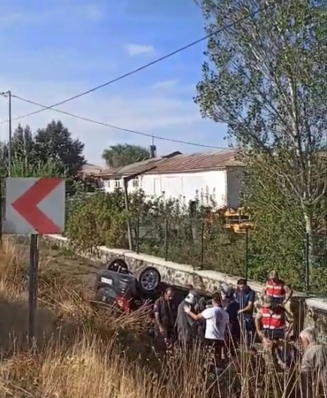 elazigda-arac-sarampole-devrildi-2-yarali-bsNkGqQ8.jpg