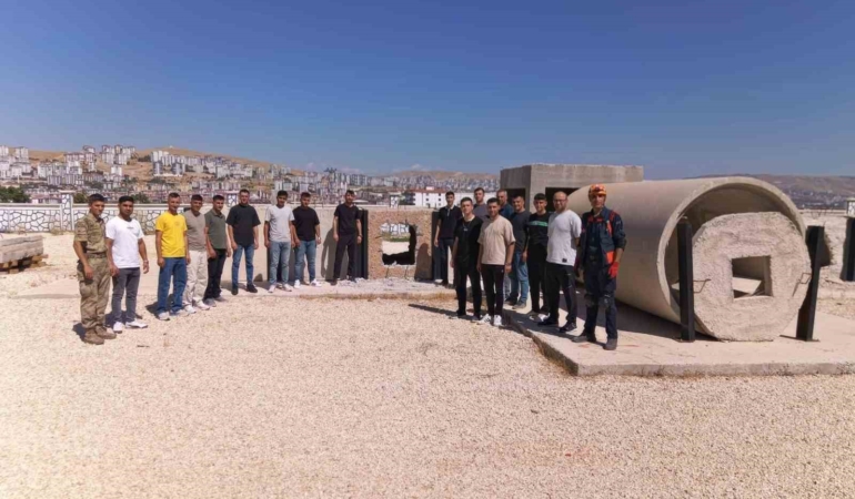elazigda-jandarma-personeline-enkazda-arama-ve-kurtarma-temel-egitimi-vtQzU7Fc.jpg