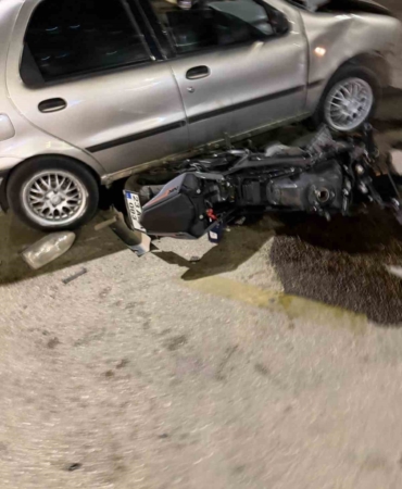 elazigda-otomobil-ve-motosiklet-carpismasi-bir-kisi-yaralandi-rl8b5JNY.jpg