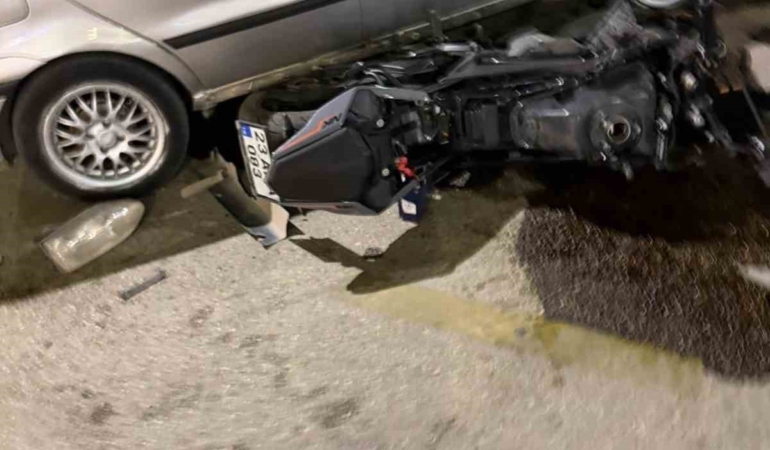 elazigda-otomobil-ve-motosiklet-carpismasi-bir-kisi-yaralandi-rl8b5JNY.jpg