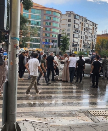 elazigda-yayaya-carpan-surucu-olay-yerinden-kacti-qOY4azPV.jpg