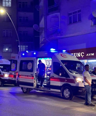 elazigda-zincirleme-trafik-kazasi-iki-yarali-IWt4Ib92.jpg