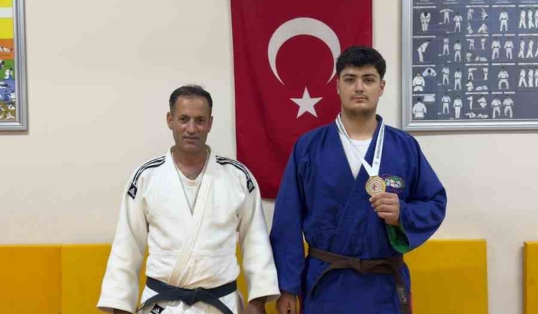 elazigli-sporcu-ali-asaf-ciceke-uluslararasi-davet-N8lnndkI.jpg