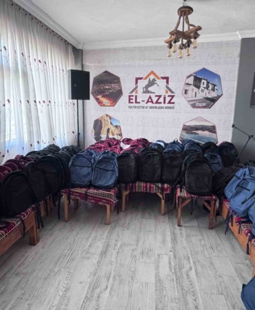 elazizderden-350-yetim-ve-oksuz-ogrenciye-kirtasiye-destegi-tF3gyIMN.jpg