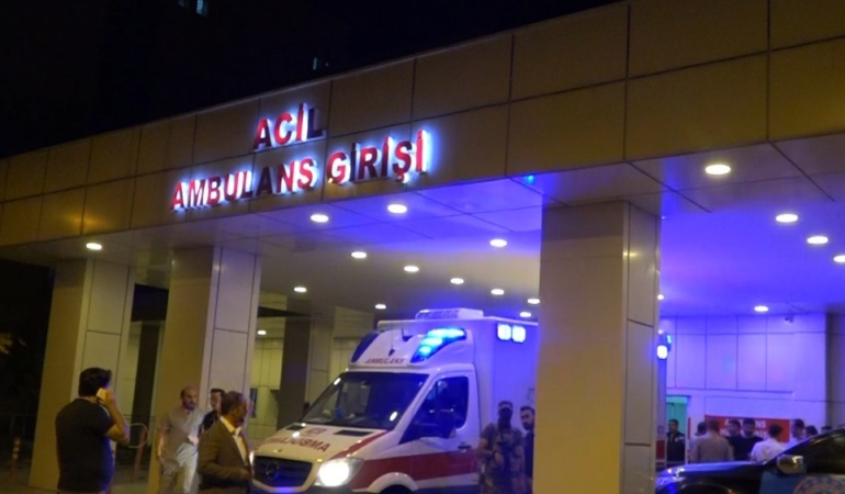 erciste-takla-atan-otomobilin-surucusu-agir-yaralandi-aPwbeqYF.jpg