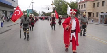 erzurum-gaziler-gunu-kortej-yuruyusu-etkinlikleri-dePtajMG.jpg