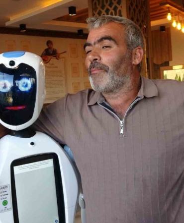 erzurumlularin-robot-sukufe-sevgisi-agzi-olsa-cag-kebabi-yiyecek-NpCQGSxL.jpg