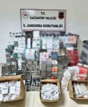gaziantepte-4-milyon-tl-degerinde-kacak-elektronik-esya-operasyonu-ve-gozaltilar-83DHkbPK.jpg