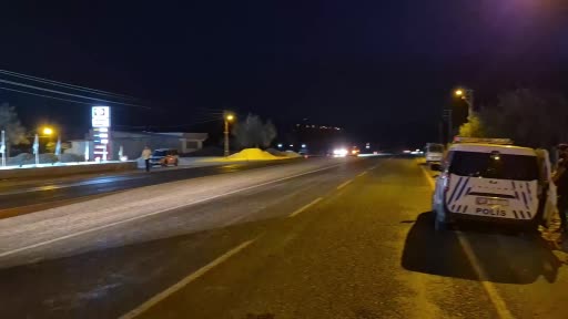 gaziantepte-kamyonet-ile-traktor-carpismasi-ve-3-yarali-cVMI1r1R.jpg