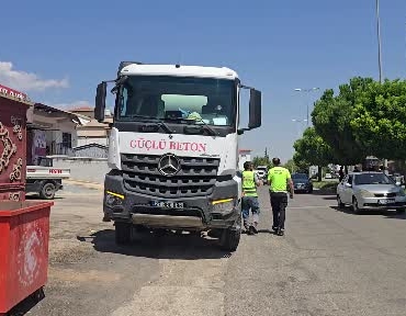 gaziantepte-otomobil-ve-beton-mikseri-carpismasi-4-yarali-a1MNbGmk.jpg