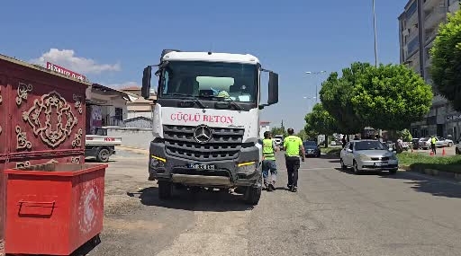 Gaziantep’te Otomobil ve Beton Mikseri Çarpışması: 4 Yaralı
