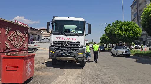 gaziantepte-otomobil-ve-beton-mikseri-carpismasi-4-yarali-a1MNbGmk.jpg