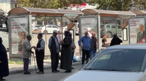 Güneydoğu Depremi Elazığ’daki Vatandaşları Sokağa Döktü