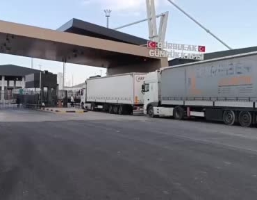 gurbulak-gumruk-kapisinda-yogun-tir-kuyrugu-yasaniyor-Ai3EbXlZ.jpg
