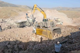 hafriyat-kamyonu-devrildi-surucu-yaralandi-bsxEPwRR.jpg