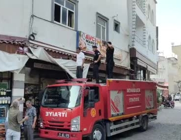 is-yerinde-mahsur-kalan-kedi-icin-itfaiye-ekiplerinin-caba-gosterdigi-olay-WO8w4SDy.jpg