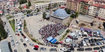 kazada-hayatini-kaybeden-uc-genc-icin-agir-yikim-torenle-topraga-verildi-iIJMhdq2.jpg
