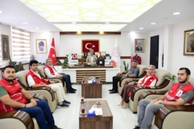 kizilay-yesilyurt-subesinden-ogrencilere-75-dizustu-bilgisayar-bagisi-miqqiyNE.jpg