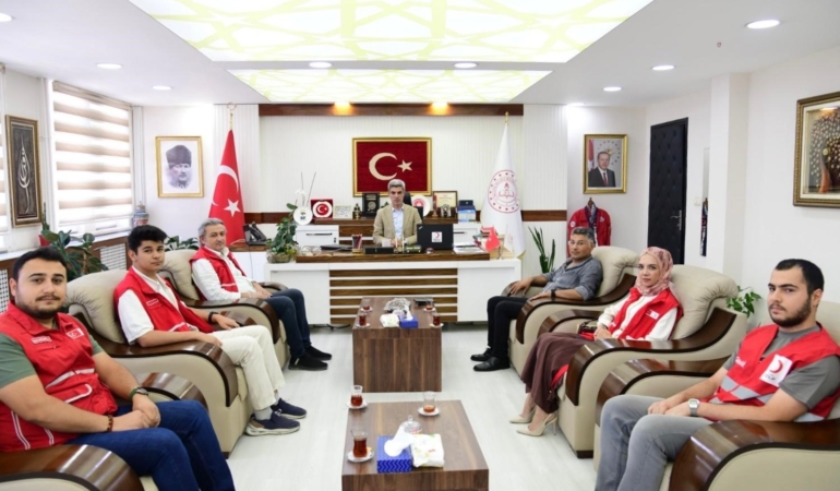 kizilay-yesilyurt-subesinden-ogrencilere-75-dizustu-bilgisayar-bagisi-miqqiyNE.jpg