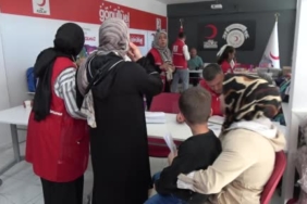 kizilaydan-palandokende-ogrencilere-canta-ve-kirtasiye-destegi-3nLJeAUQ.jpg