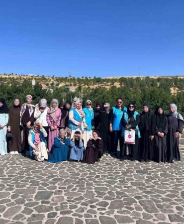 kuran-kursu-ogrencileri-icin-duzenlenen-gezi-programi-ilgi-cekiyor-wYj3rWN2.jpg