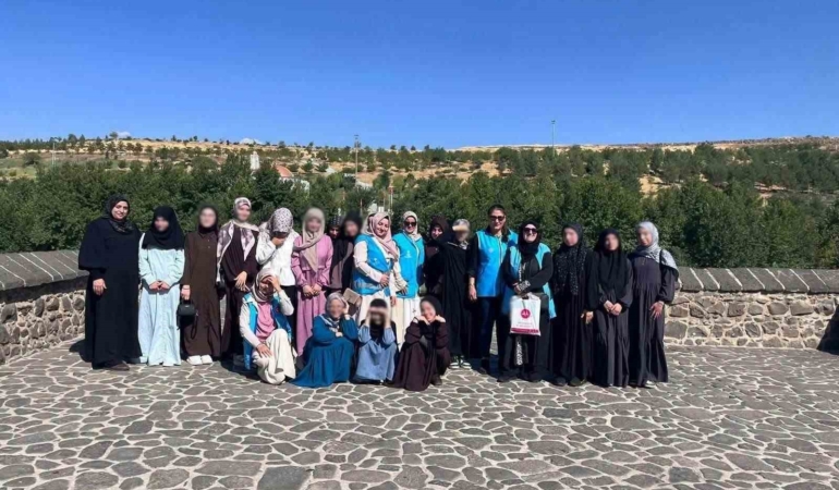 kuran-kursu-ogrencileri-icin-duzenlenen-gezi-programi-ilgi-cekiyor-wYj3rWN2.jpg