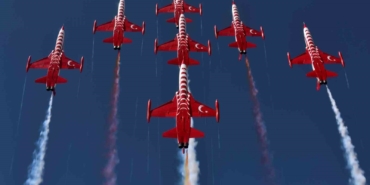 malatya-semalarinda-turk-yildizlari-gosterisi-PW8cCrqj.jpg
