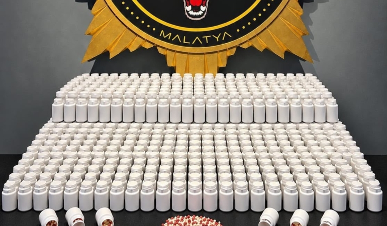 malatyada-46-bin-189-sentetik-ecza-hapi-ele-gecirildi-DfKgyqBO.jpg