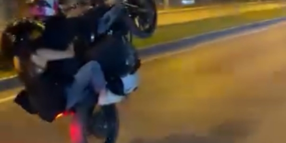 Malatya’da Motosikletle Tehlikeli Yolculuk Kamera Kaydında