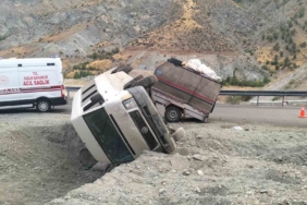 Darende'de İş Makinesi Kaza Sonucu Devrildi