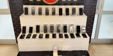 musta-kacakcilik-operasyonu-sonuclari-98-cep-telefonu-11-tablet-ve-20-kilo-nargile-tutunu-W7L1D4B7.jpg