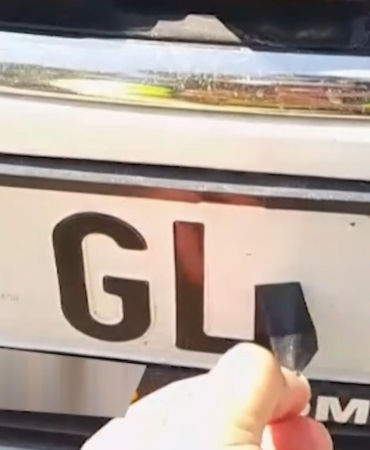 plakadada-bant-ile-harf-degisikligi-yapmanin-cezasi-140-bin-tl-ve-trafikten-men-suresi-SOQPAsdX.jpg