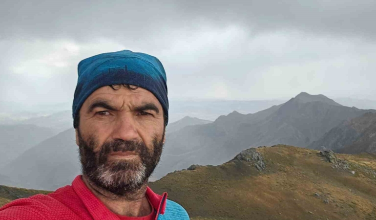 sporcu-akturkten-akdaga-essiz-solo-tirmanisini-gosteriyor-XURhrVxV.jpg