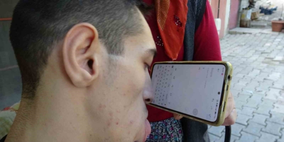 Telefonuyla Hayata Tutunmayı Başaran Engelli Gencin Hikayesi