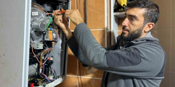 Van’da Kombi Ustalarının Kış Mesaisi Resmen Başladı
