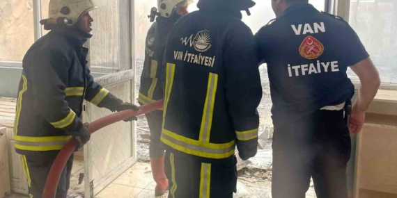 Yıkım Sürecindeki Spor Merkezinde Yangın Olayı