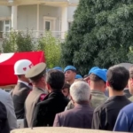 Elazığ’da aracı ile karda mahsur kalan vatandaş kurtarıldı thumbnail