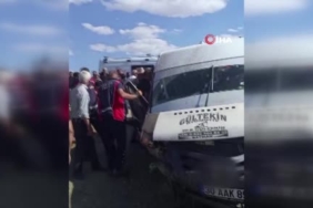 yuksekovada-kapagi-acik-rogar-cukuruna-carpan-minibus-sonucu-6-yarali-2YlPAGmE.jpg