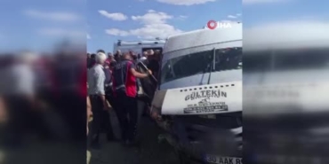 yuksekovada-kapagi-acik-rogar-cukuruna-carpan-minibus-sonucu-6-yarali-2YlPAGmE.jpg