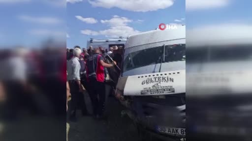 yuksekovada-kapagi-acik-rogar-cukuruna-carpan-minibus-sonucu-6-yarali-2YlPAGmE.jpg